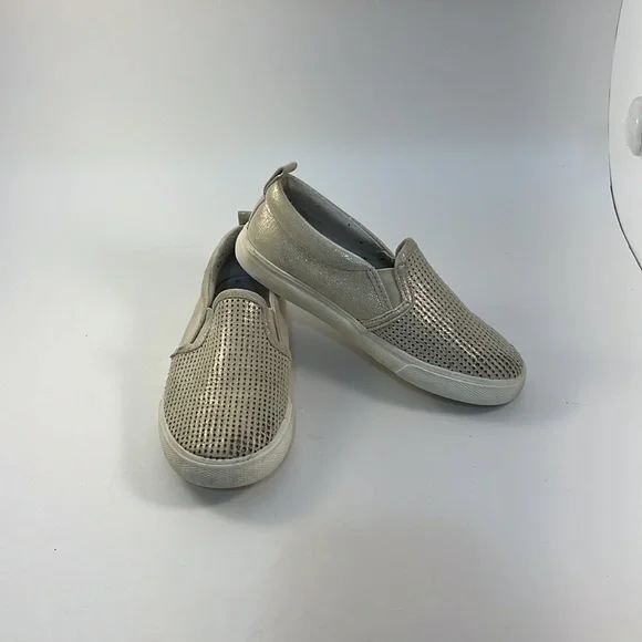 Cat and Jack Size 11 Girls Metallic Gold Slip Ons - Picture 2 of 11